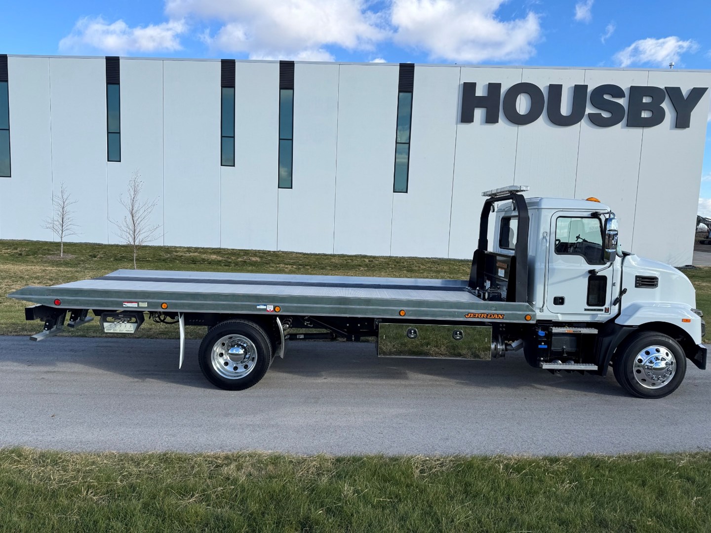 2024 MACK MD6 - USED TRUCKS FLAT BED - image 7